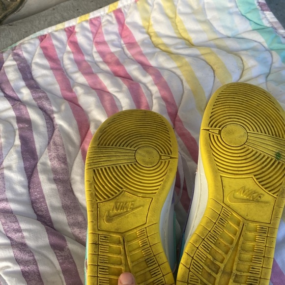 Nike Dunk low top Easter Candy limited edition ladies size 6. Collector shoe - Picture 10 of 10